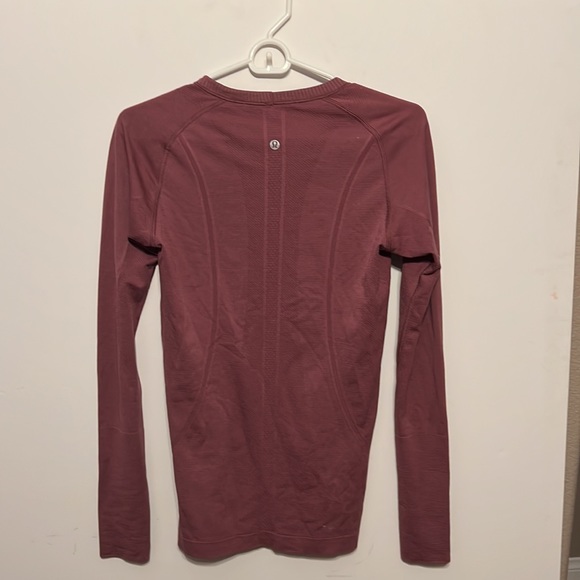 Lululemon Swift Stride Tight fit Workout Shirt…Size 8 - Picture 3 of 6